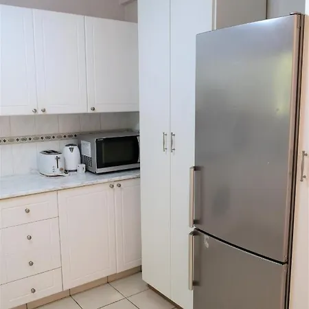 Townhouse In Paradise Gardens Apartment